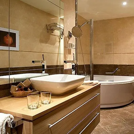 Holiday home With Pool In A Peaceful Location Pomer